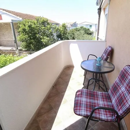 Apartamento Studio In Rogoznica With Balcony, Air Conditioning, Wi-fi *