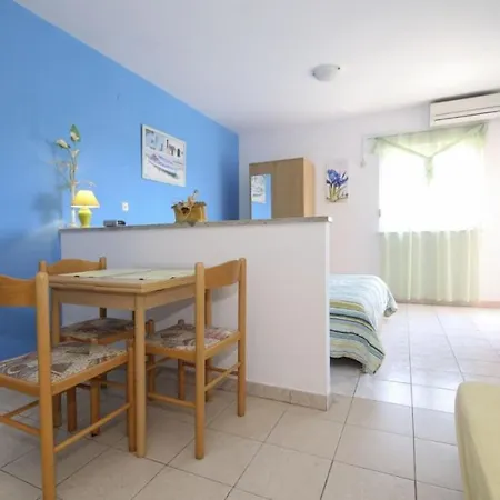 Apartamento Studio In Rogoznica With Balcony, Air Conditioning, Wi-fi *