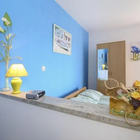 Apartamento Studio In Rogoznica With Balcony, Air Conditioning, Wi-fi